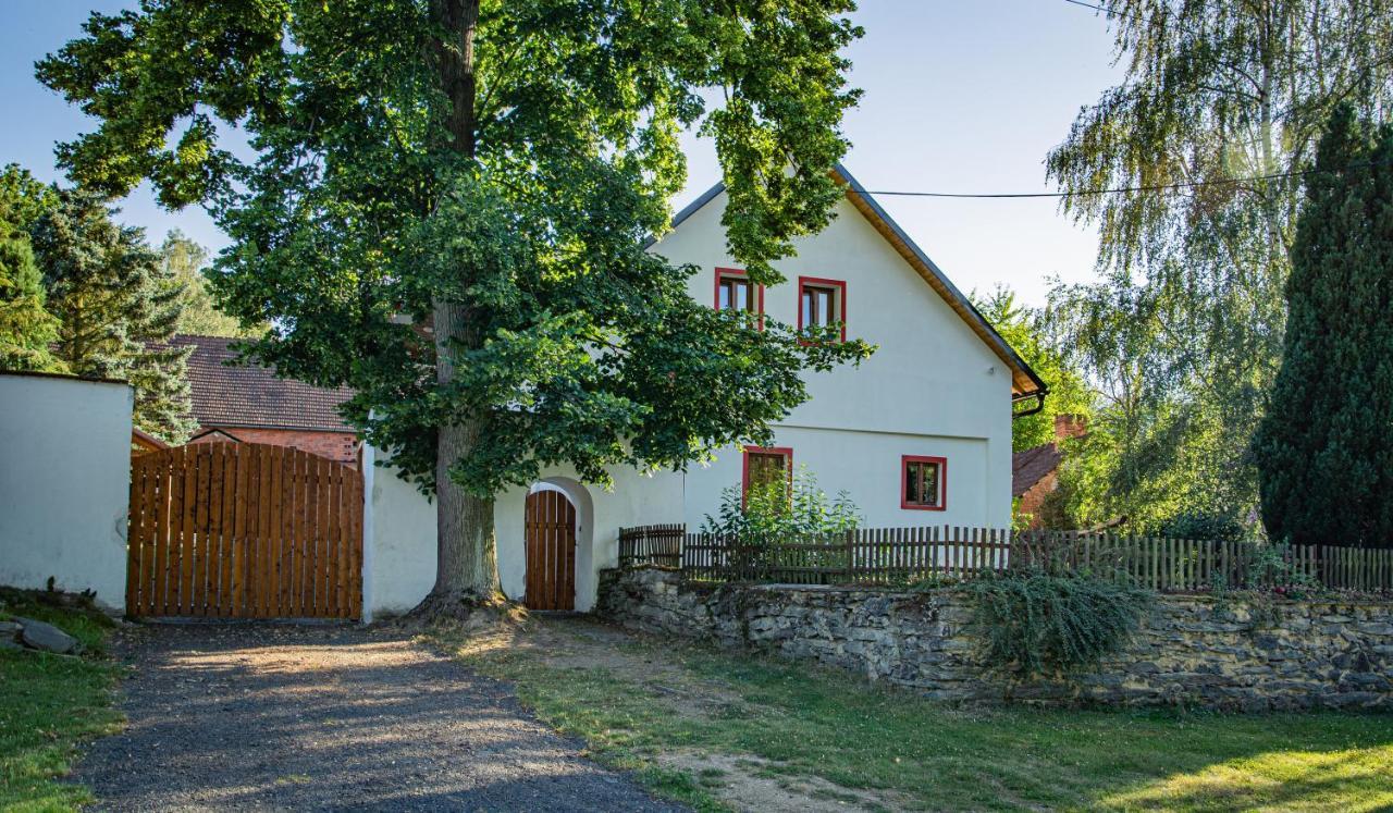 Apartmany Kurojedy Bor Exterior photo